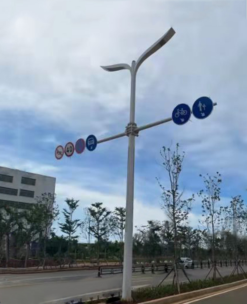 综合路灯杆